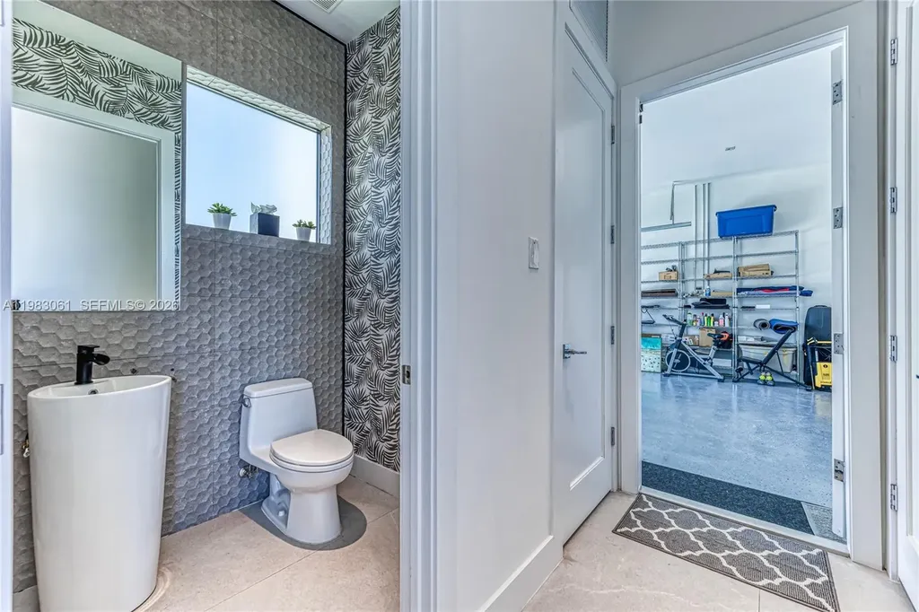 2817 NE 35th Street Fort Lauderdale FL 33306