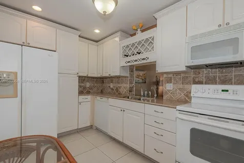 4270 NW 40th Street Lauderdale Lakes FL 33319