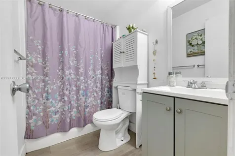 5150 NE 6th Avenue Oakland Park FL 33334