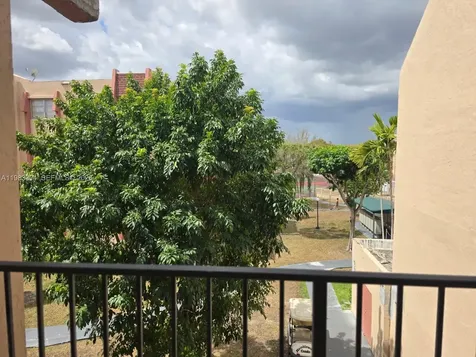 13715 Kendale Lakes Circle Miami FL 33183