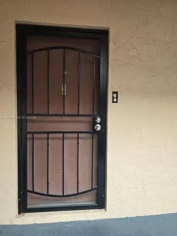 13715 Kendale Lakes Circle Miami FL 33183