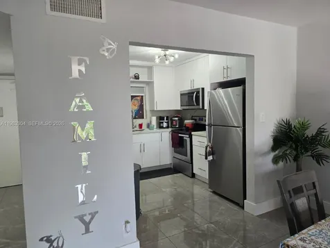 13715 Kendale Lakes Circle Miami FL 33183