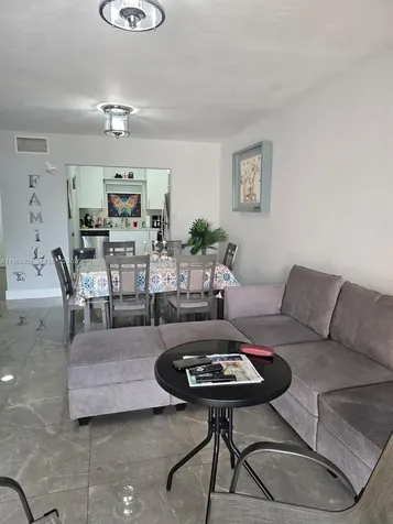13715 Kendale Lakes Circle Miami FL 33183