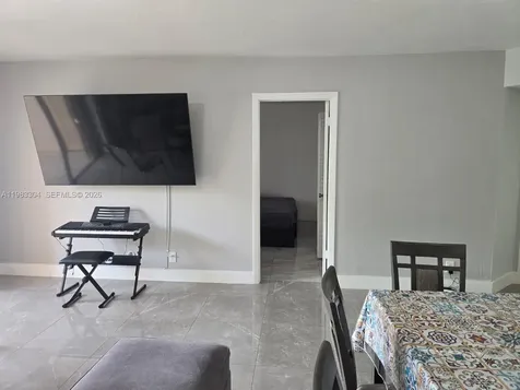 13715 Kendale Lakes Circle Miami FL 33183