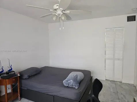 13715 Kendale Lakes Circle Miami FL 33183