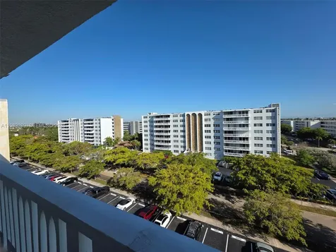 319 NE 14th Avenue Hallandale Beach FL 33009