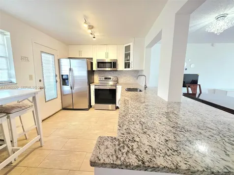 319 NE 14th Avenue Hallandale Beach FL 33009