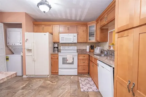 1000 Colony Point Circle Pembroke Pines FL 33026