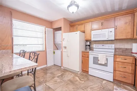 1000 Colony Point Circle Pembroke Pines FL 33026