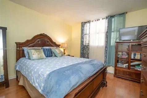 1000 Colony Point Circle Pembroke Pines FL 33026