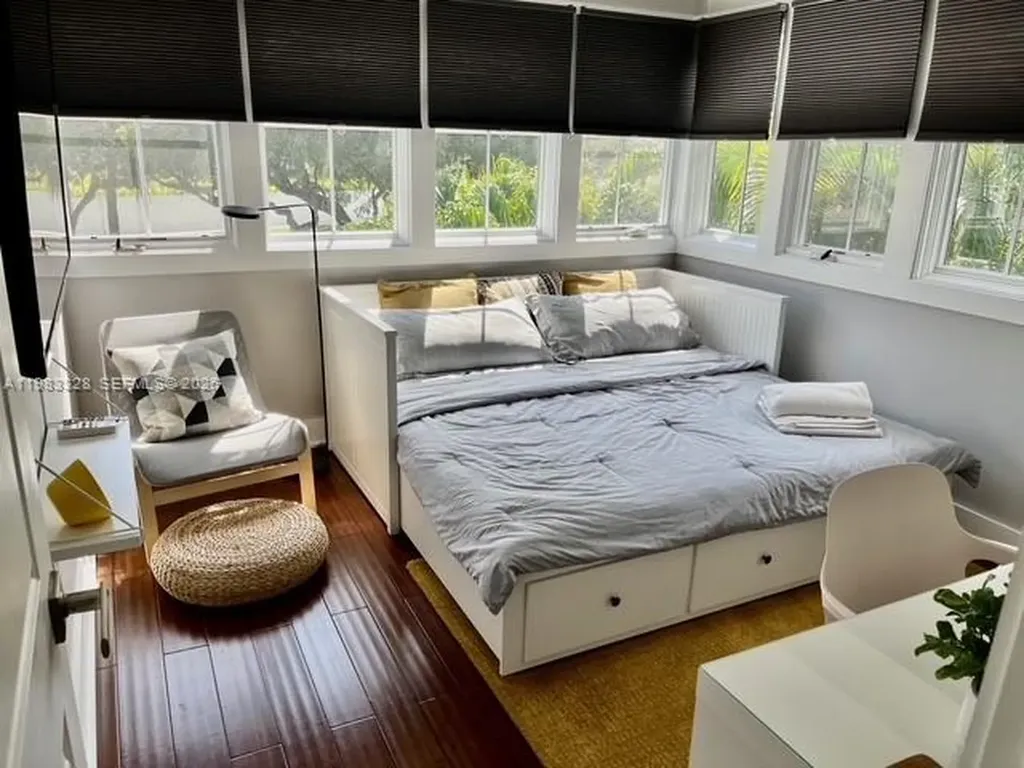 1009 Tequesta Fort Lauderdale FL 33311-6261