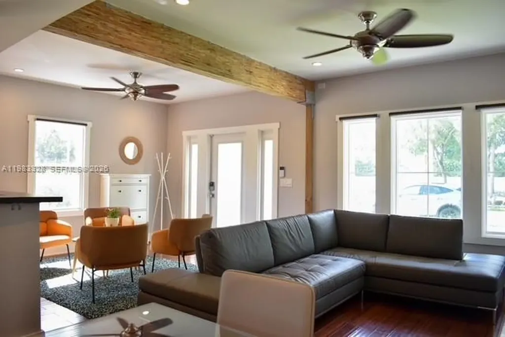 1009 Tequesta Fort Lauderdale FL 33311-6261