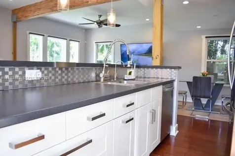 1009 Tequesta Fort Lauderdale FL 33311-6261