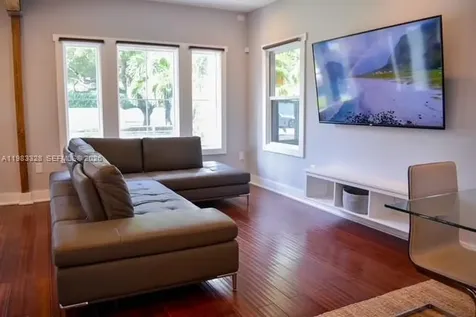 1009 Tequesta Fort Lauderdale FL 33311-6261