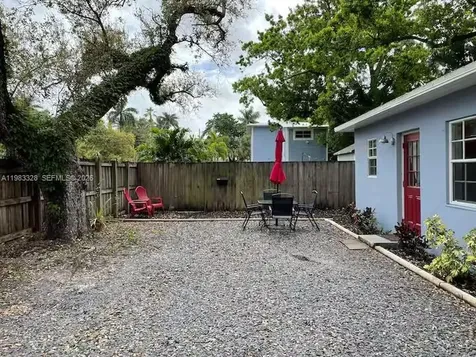1009 Tequesta Fort Lauderdale FL 33311-6261