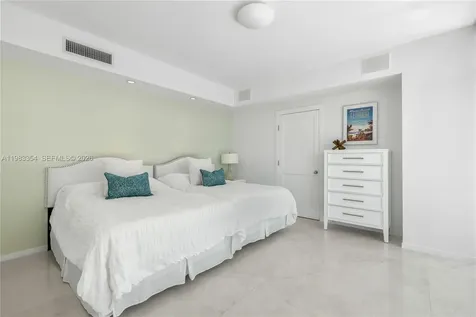 3737 Collins Avenue Miami Beach FL 33140