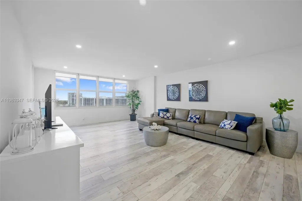 3725 S Ocean Drive Hollywood FL 33019