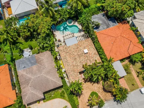 8927 Hawthorne Avenue Surfside FL 33154