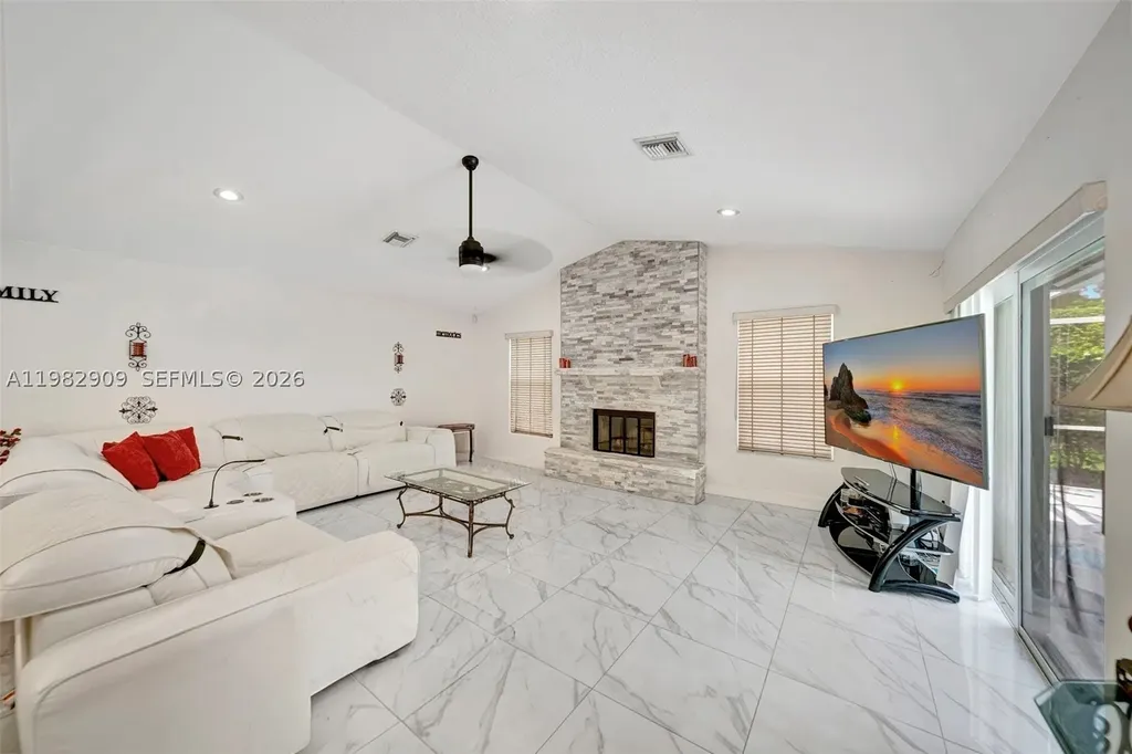 106 SW 85th Terrace Coral Springs FL 33071