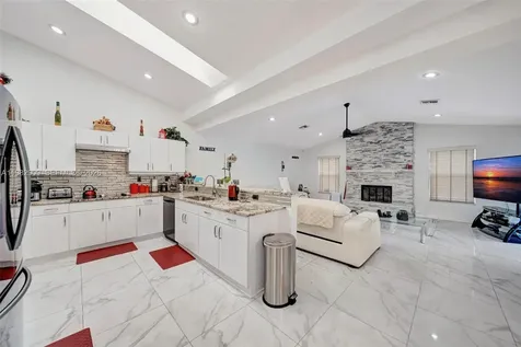 106 SW 85th Terrace Coral Springs FL 33071