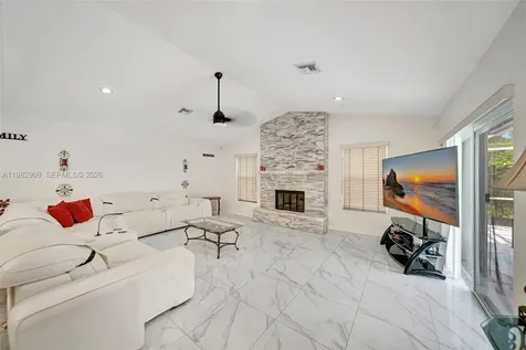 106 SW 85th Terrace Coral Springs FL 33071