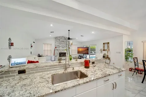 106 SW 85th Terrace Coral Springs FL 33071