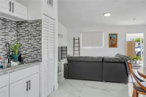 250 NW 34th Avenue Miami FL 33125