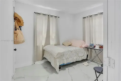 250 NW 34th Avenue Miami FL 33125