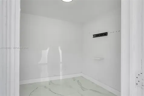 250 NW 34th Avenue Miami FL 33125