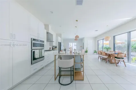 4315 NW 81st Court Doral FL 33166