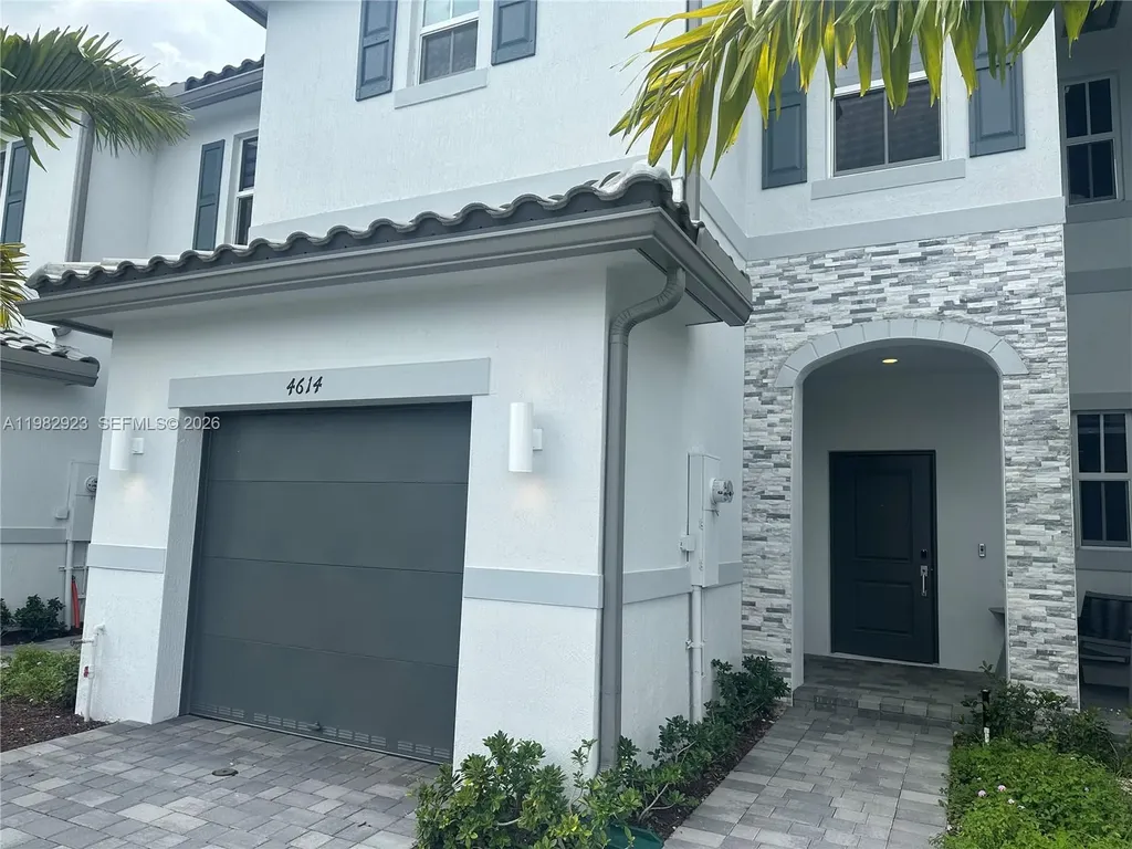 11883 NW 47 Manor Coral Springs FL 33076