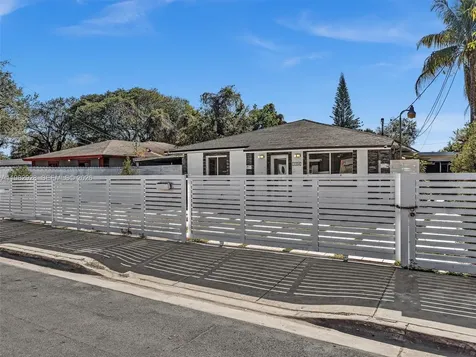 3354 NW 50th Street Miami FL 33142