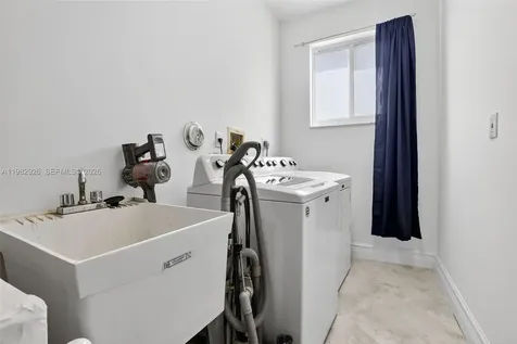 1583 NW 182nd Way Pembroke Pines FL 33029
