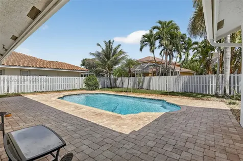 1583 NW 182nd Way Pembroke Pines FL 33029
