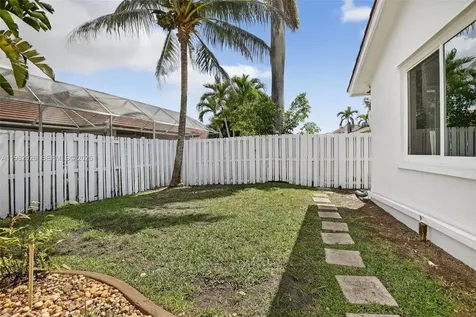 1583 NW 182nd Way Pembroke Pines FL 33029