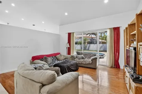 1583 NW 182nd Way Pembroke Pines FL 33029