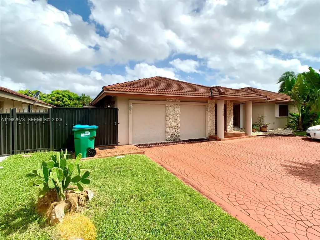 15529 SW 69th Terrace Miami FL 33193
