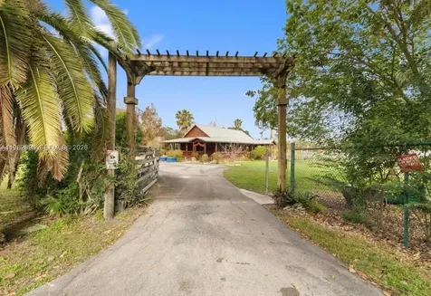 850 Old Us Highway 27 South Bay FL 33493
