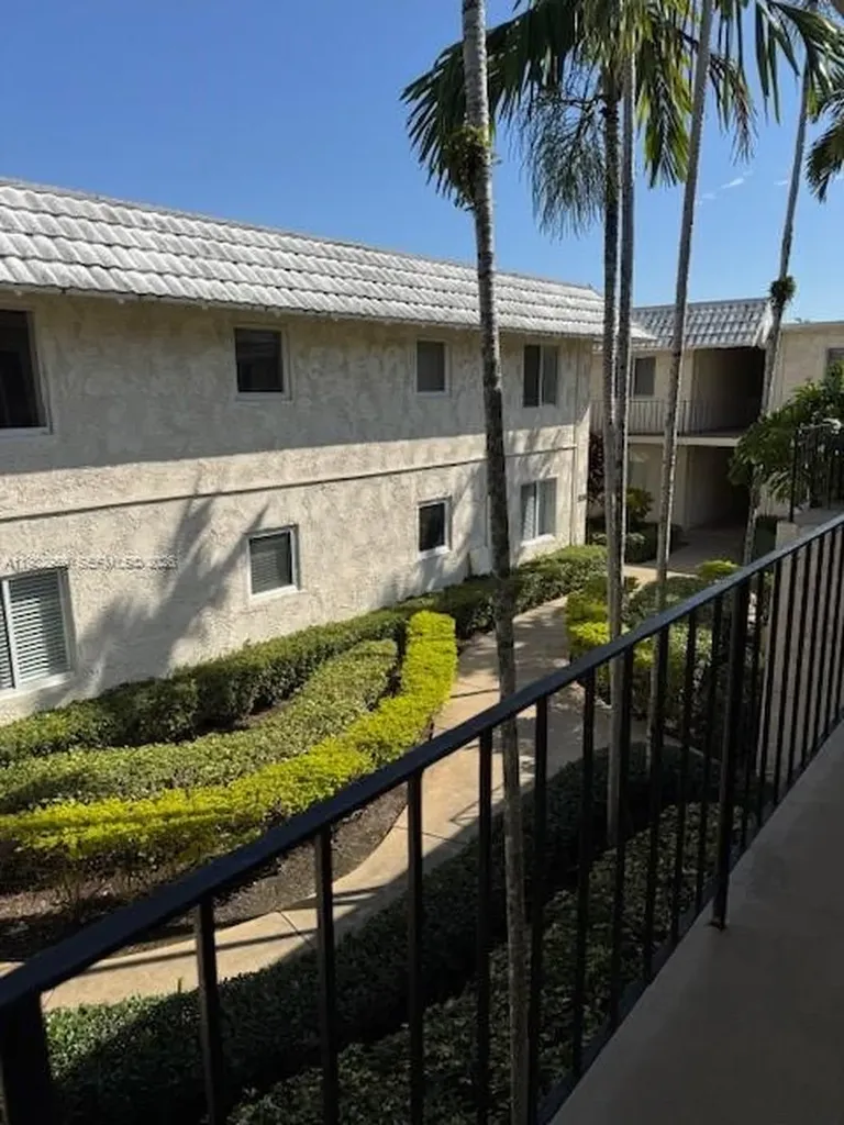 8601 SW 68th Court Pinecrest FL 33156