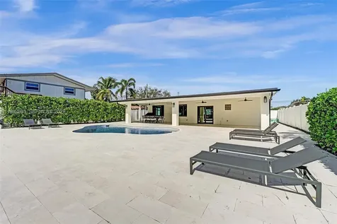 915 NW 7th Street Dania Beach FL 33004