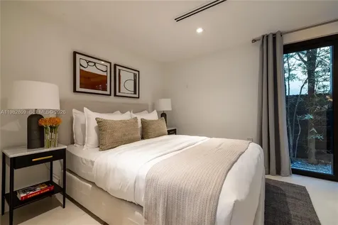 1755 Fairhaven Place Miami FL 33133