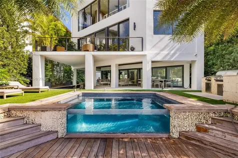 1755 Fairhaven Place Miami FL 33133