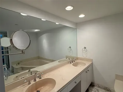 4000 Towerside Terrace Miami FL 33138