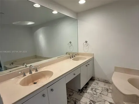 4000 Towerside Terrace Miami FL 33138