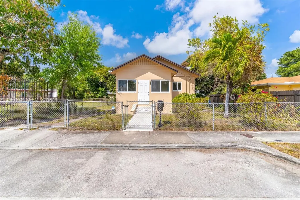 1521 NW 51st Street Miami FL 33142