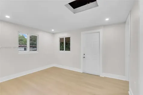 1521 NW 51st Street Miami FL 33142