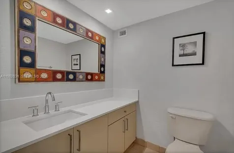 5401 Collins Avenue Miami Beach FL 33140
