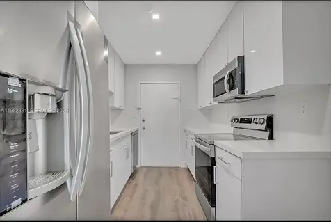5401 Collins Avenue Miami Beach FL 33140