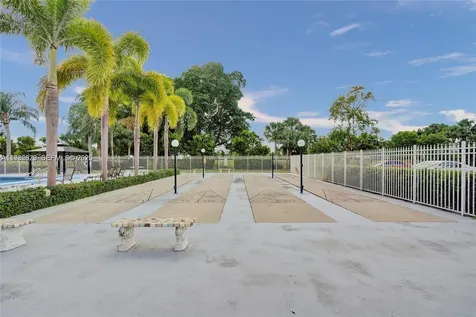 1201 Hillcrest Court Hollywood FL 33021