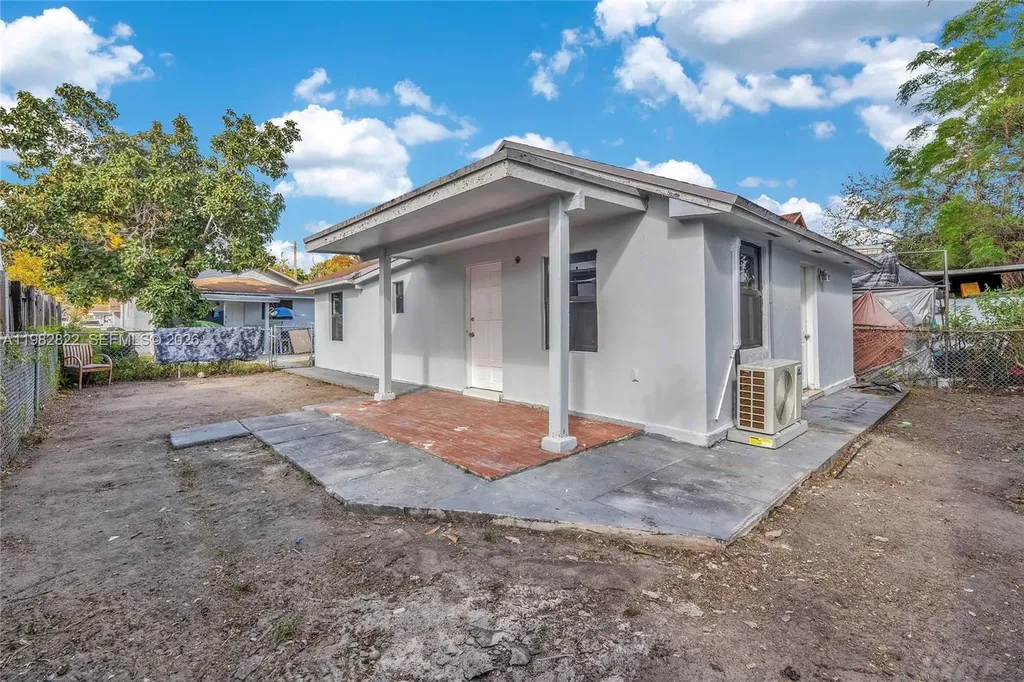 2428 NW 28th Street Miami FL 33142